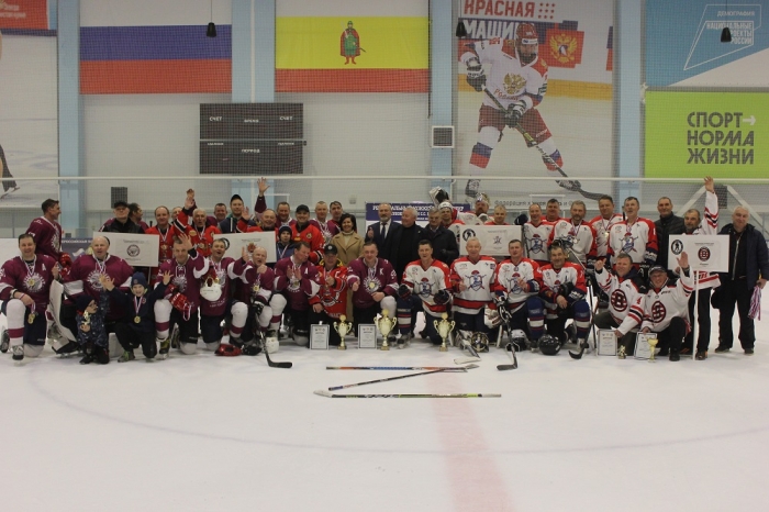 На ледовой арене «Айсберг» прошел региональный хоккейный турнир «Кубок памяти С.С. Козырева» 