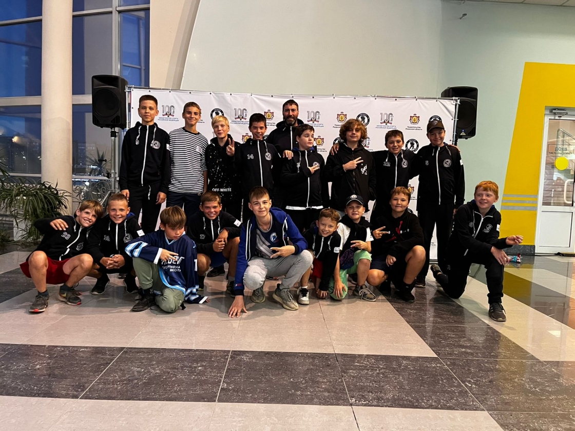 10 августа наши юные хоккеисты 2010 г.р и 2015 г.р. посетили хоккейный матч между ХК «Рязань-ВДВ» и ХК «Дизель».